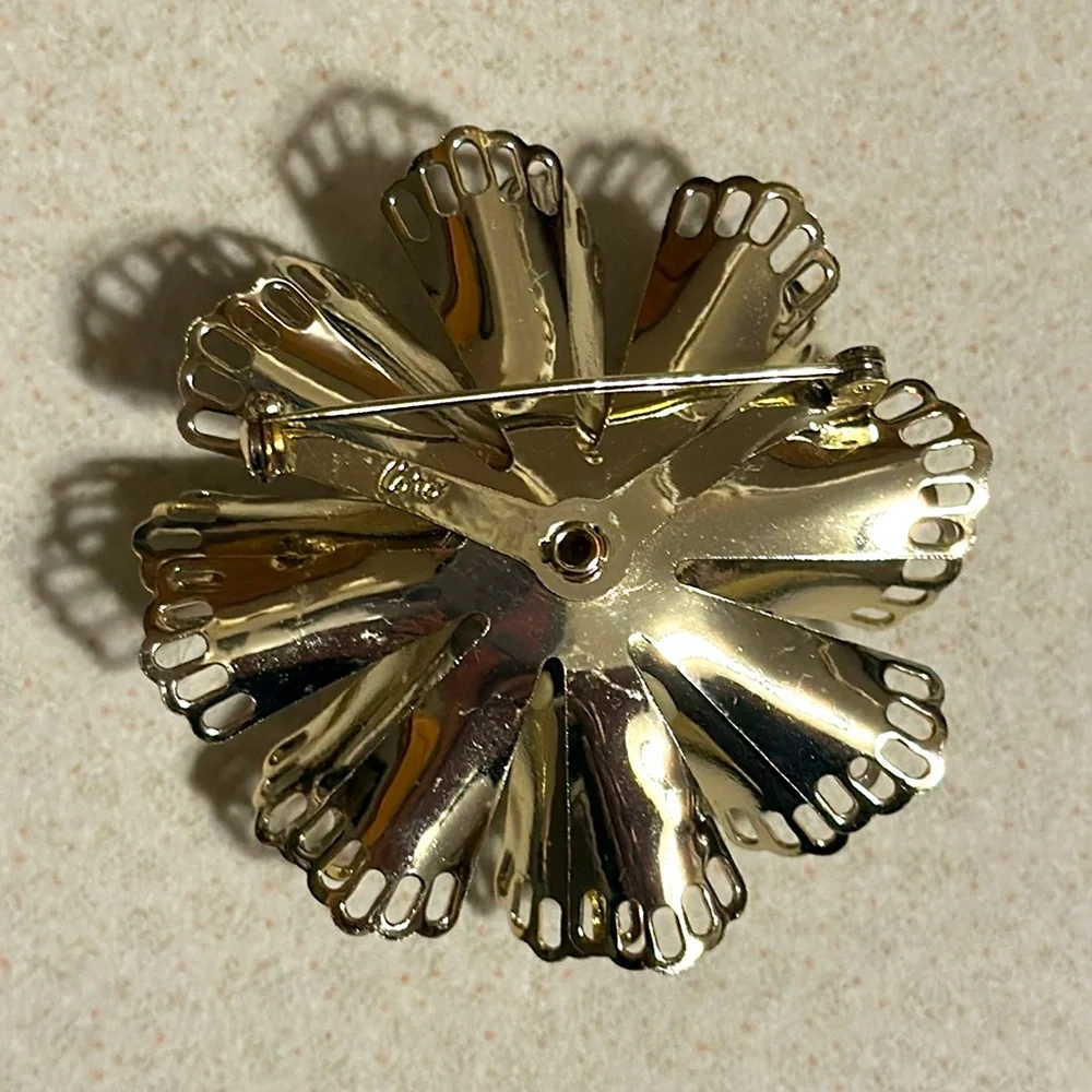 Vintage Coro gold tone 3D flower broach (695)